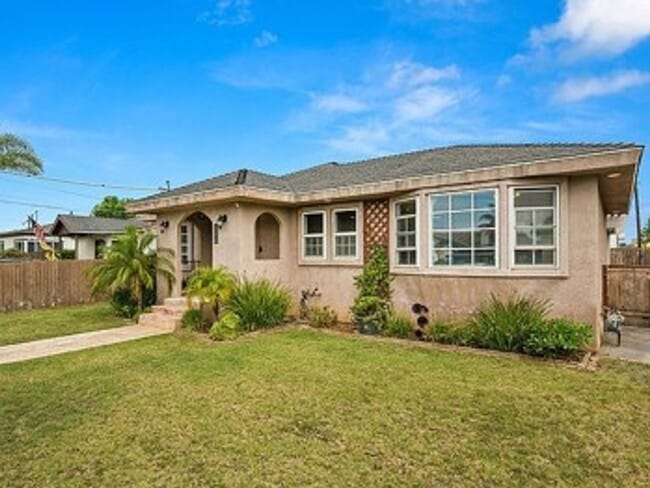 Foto del edificio - 3 bed 2 bath with 3 car garage