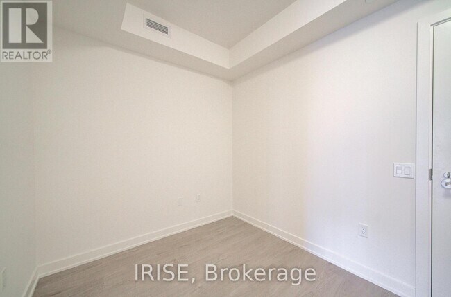 Photo du bâtiment - 110 Broadway Ave