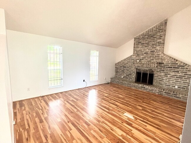 Building Photo - 12806 Fern Forest Dr