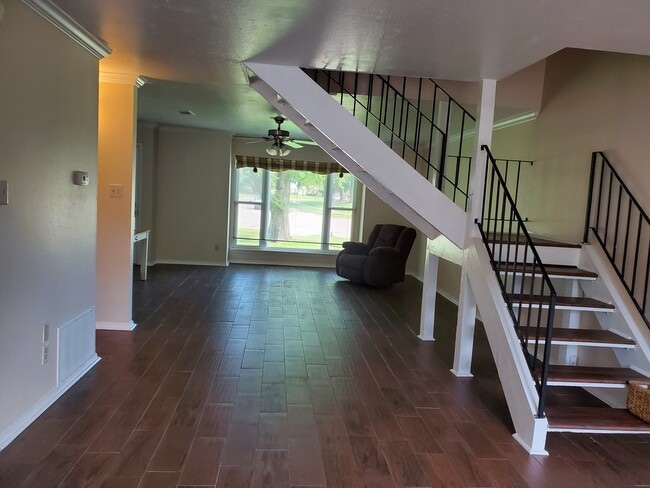 Living room - 10073 Smitherman Dr