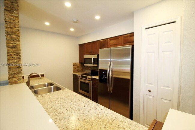 Foto del edificio - 8425 NW 8th St