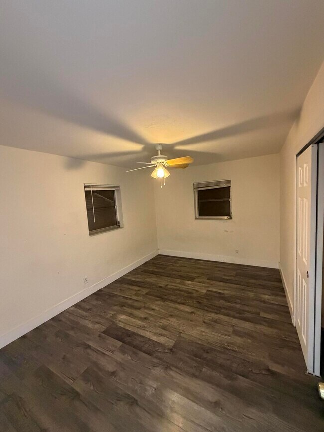 Foto del edificio - 4927 SW 44th Terrace