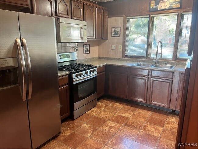Foto del edificio - 206 Hillcrest Dr