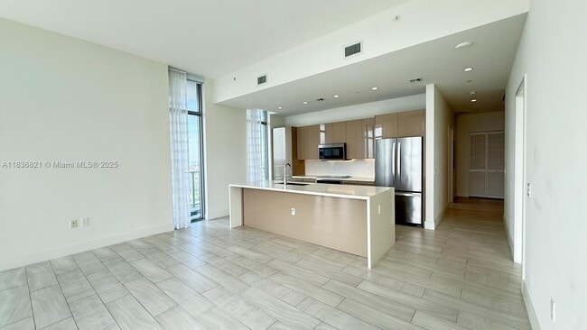 Building Photo - 2000 Metropica Wy