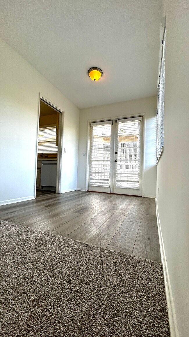 Foto del edificio - 251 S Church Ln