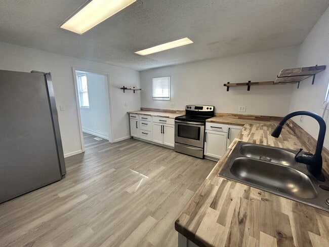 Building Photo - 924 Murphy Ave