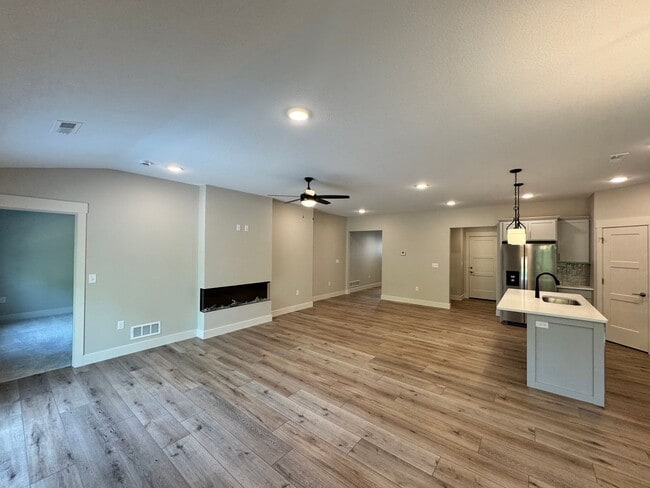 Building Photo - BRAND NEW 3-bedroom Duplex in Irvine Acres!