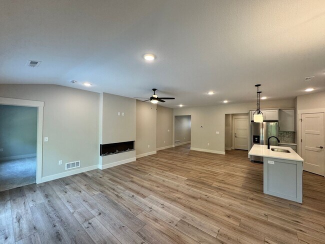 Foto del edificio - BRAND NEW 3-bedroom Duplex in Irvine Acres!
