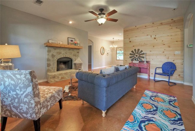 Building Photo - 10811 Wildwood Cir