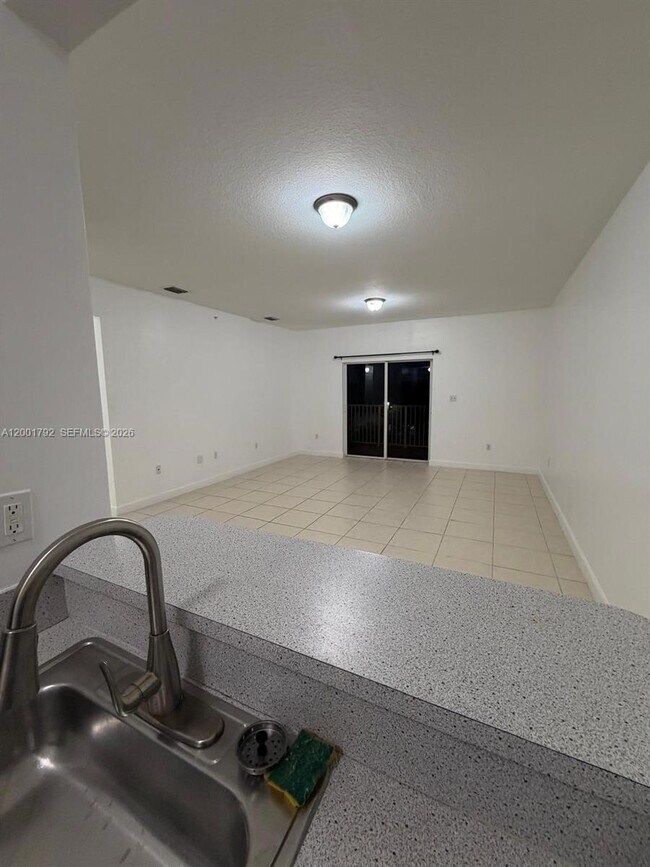 Foto del edificio - 1300 NE 109th St