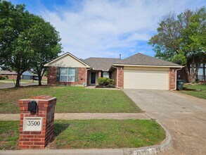 Building Photo - 3500 Shona Way