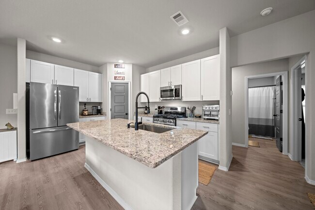 Building Photo - 14346 High Hl Dr