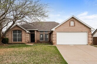 Building Photo - 724 Nicole Dr