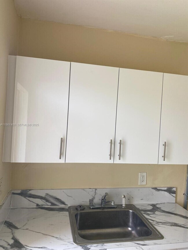 Building Photo - 1111 SW 2nd St