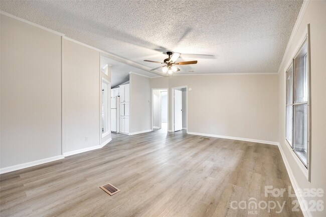 Building Photo - 128 Summer Glen Dr