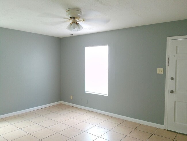 Foto del edificio - 4330 Spring St