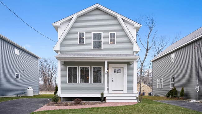 Building Photo - 129 Graystone St
