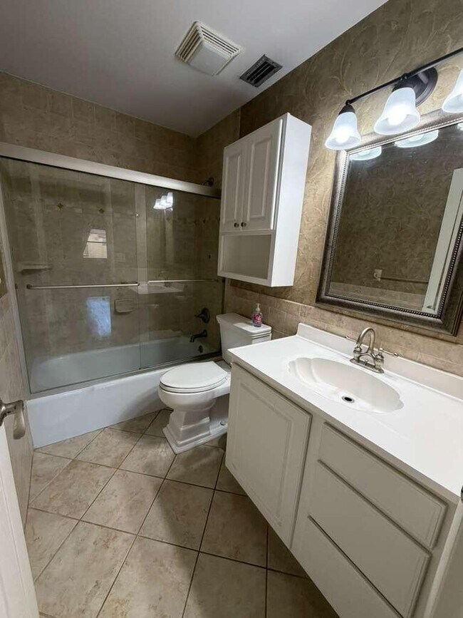 Foto del edificio - 2050 Oleander Blvd