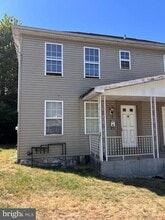 Building Photo - 320 E Race St