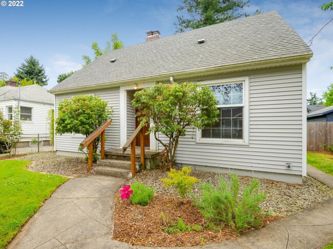 Foto del edificio - Charming 3 bed + office, 1.5 bath rental home in University Park Portland!