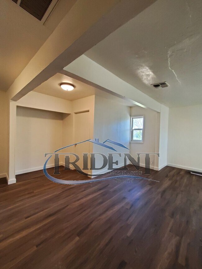 Building Photo - (1430m7) Sierra Way Units