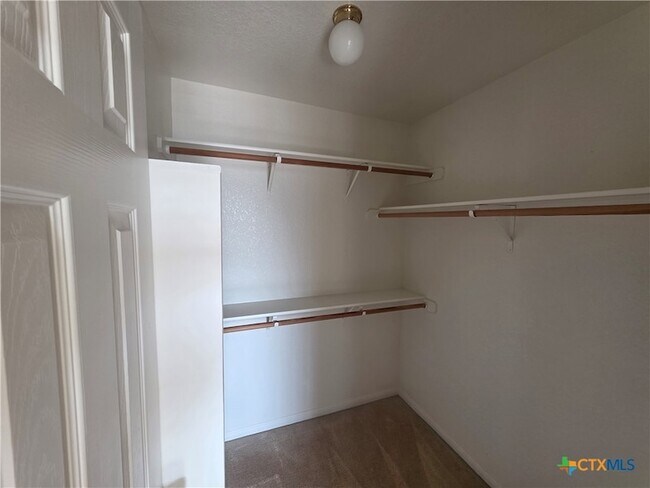 Foto del edificio - 322 Cedar Ridge Dr