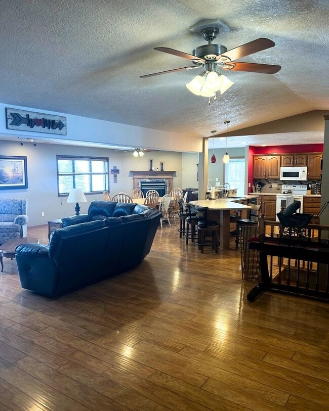 Building Photo - Modern Comfort and Connectivity: 6.5-acre ...