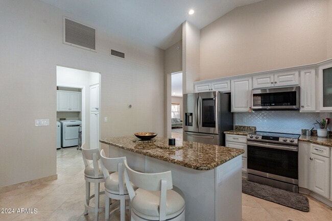 Building Photo - 9910 E Sutton Dr