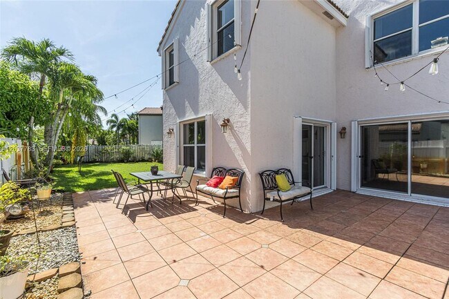 Foto del edificio - 17367 SW 20th Ct