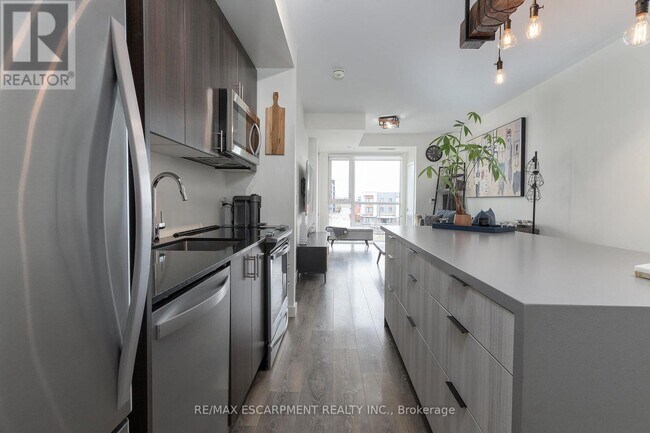 Building Photo - 150 Sabina Dr