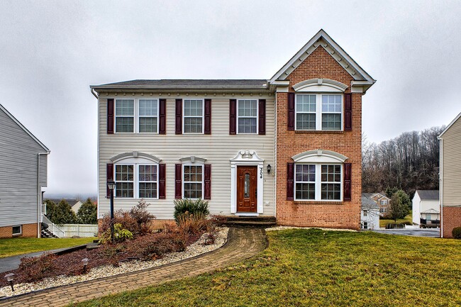 Building Photo - 304 Chanticleer Cir