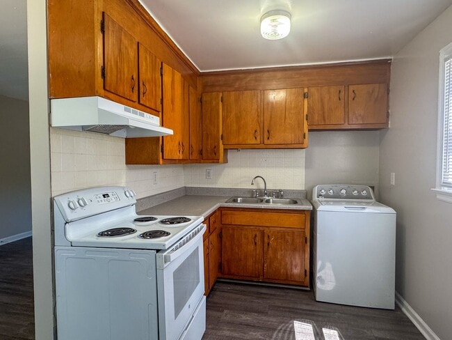 Building Photo - 810 E Poythress St