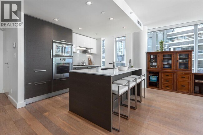 Photo du bâtiment - 1499 W Pender St