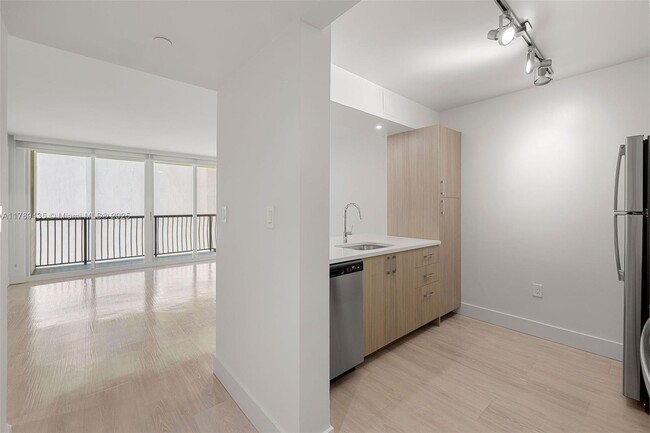 Foto del edificio - 1756 N Bayshore Dr