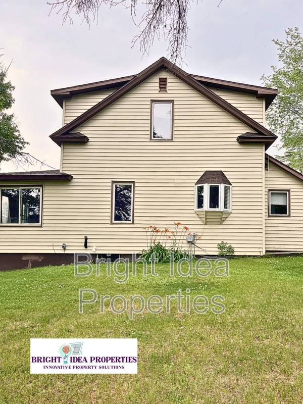 Building Photo - 711 Elm Ave