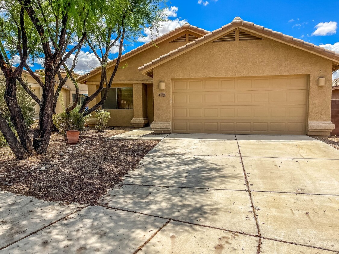 Foto principal - 7358 E Weeping Willow Dr