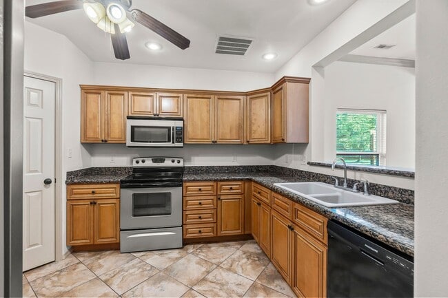 Building Photo - Silverado Trail 596/600