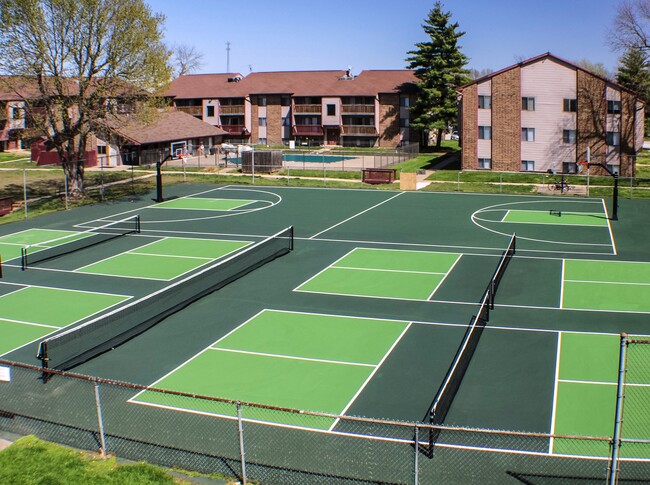 Cancha de pickleball y baloncesto - Briarwood Village