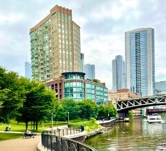 Building Photo - 600 N Kingsbury St