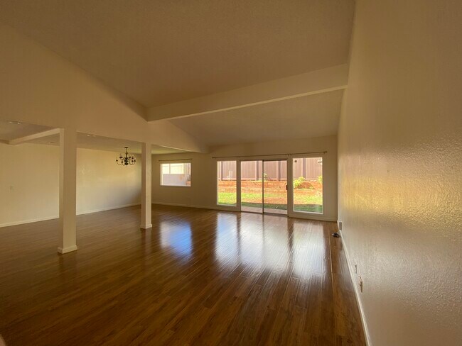 Building Photo - 95-696-696 Makaiolani St