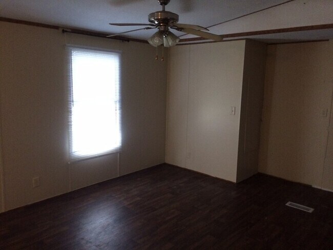 Building Photo - 136 Draper Dr