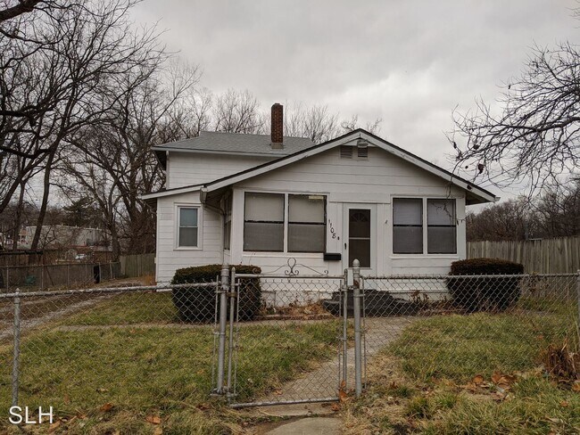 Building Photo - 3 br, 1 bath House - 1108 S Harris Ave