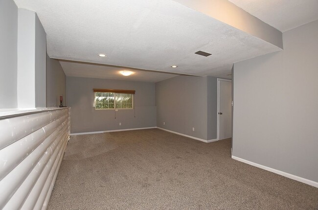 Building Photo - Three Bedroom House in Platte City