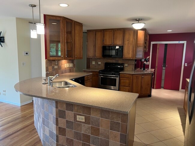 Building Photo - 1520 N Fernandez Pl
