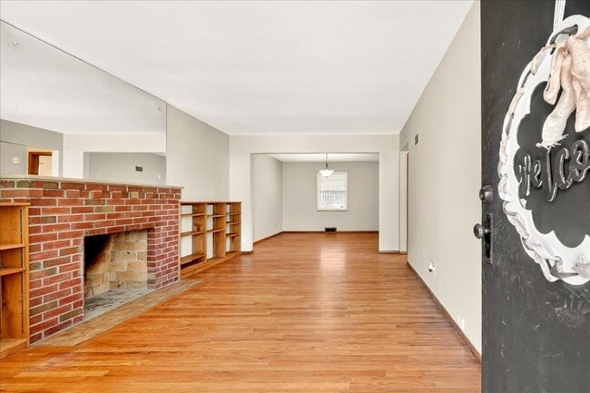 Building Photo - 9319 Aster Ave