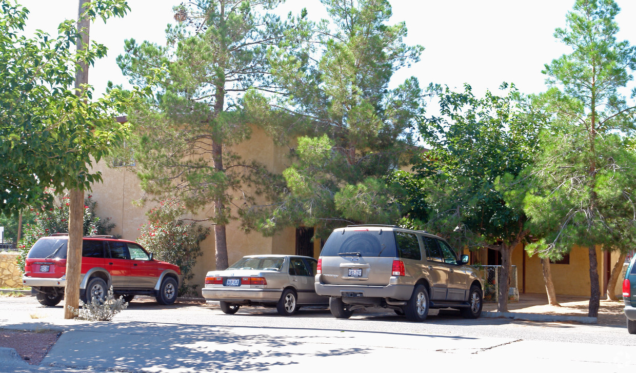 Building Photo - Ranchos Apartments