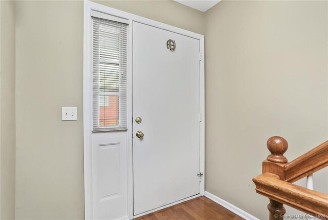 Building Photo - 202 Soundview Ave