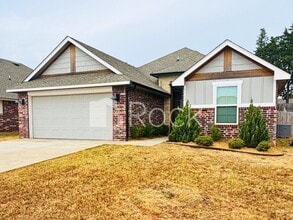 Building Photo - 1113 Magnolia Dr