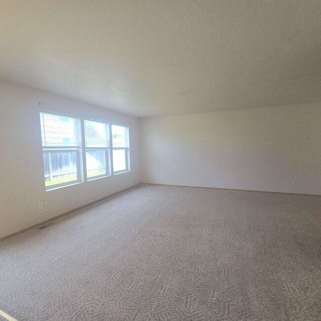 Building Photo - 3 bedroom 2.5 Baths, 2 car garage