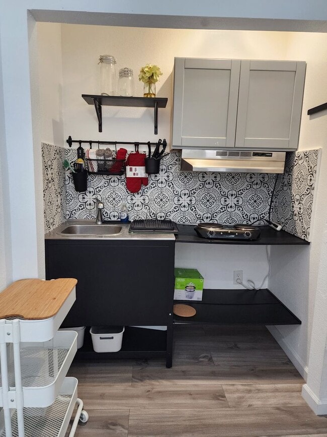 Building Photo - Fully Furnished Studio Available in Downey